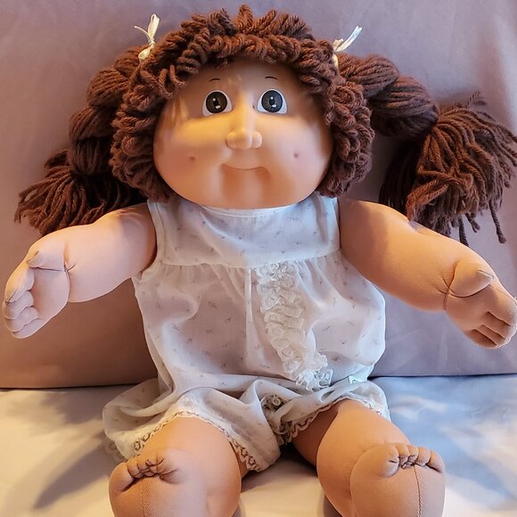Vintage 1985 Cabbage Patch Kid Brown Hair Brown Eyed Girl.  GUC - Picture 2 of 8